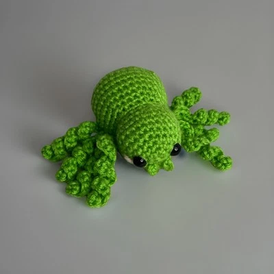 Handmade crochet mini spider - green - Image 1 of 4