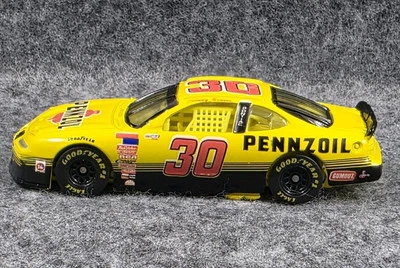 Team Hot Wheels Pro Racing Yellow #30 Johnny Benson Penzoil 1997 1:64 - Image 1 of 4