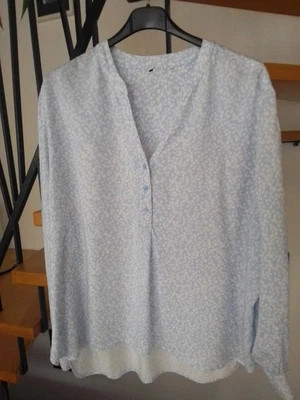neue ungetragene Bluse Gr. 46 hellblau - Bild 1 von 4