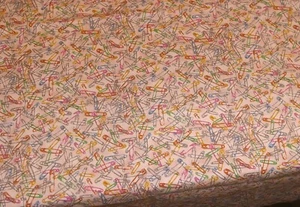 Pin de seguridad de tela de algodón I Love to Quilt estampado rosa por RJR telas 25" X 44" - Imagen 1 de 4