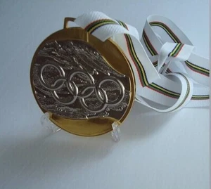 1992 Albertville France Games Commemorative  Medal - Picture 1 of 3