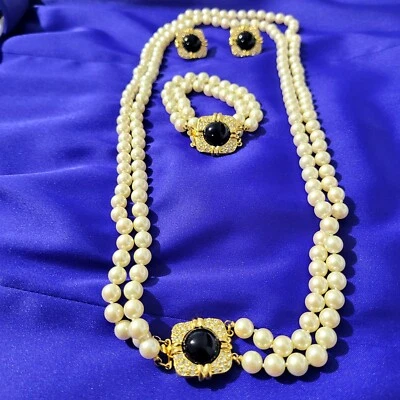 Joan Rivers Vintage 4Pc Necklace Bracelet Earring Classics Collection Pearl Set - Image 1 of 4