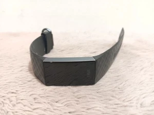 Fitbit Charge 4 Fitness GPS Aktivitätstracker Herzfrequenzmesser getestet - Bild 1 von 6