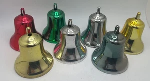 Juego de 9 campanas de Navidad de plástico metálico brillante vintage Bradford - Imagen 1 de 4