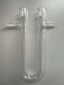 U-Rohr Mit Bördelrand Und Schlaucholiven. - Bild 1 von 1