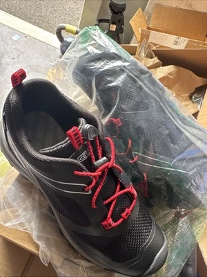 KEEN Wanduro Low Waterproof Hiking Shoes Black/Red Boys Size 3 / 35 EU - Image 1 of 4