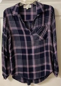 Cloth & Stone Damenbluse mittelgroß lila marineblau kariert V-Ausschnitt hoher Saum gebraucht, in einwandfreiem Zustand - Bild 1 von 14