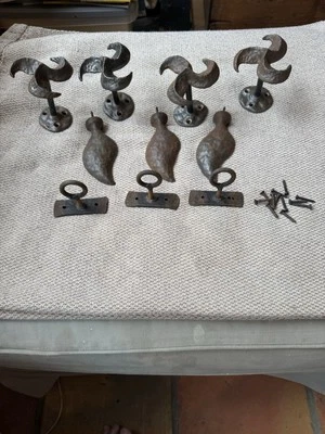 Lote vintage de puxadores, acabamentos e laços de cortina de ferro forjado - Imagem 1 de 4