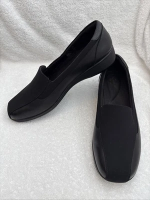 Women’s Clarks Gael Castor Black Leather Flat Slip-On Loafers 26104735, 9 M EUC - Image 1 of 4