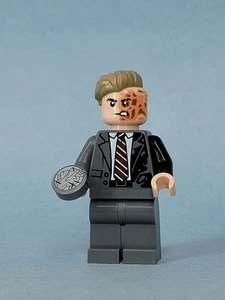 LEGO DC Super Heroe Batman Tumbler Two-Face Harvey Dent Minifig 76303 sh1023 16r - Picture 1 of 1