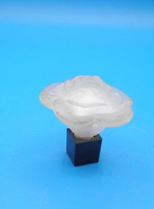 Tiny perfume bottle rose design with bakelite cap - Picture 1 of 3