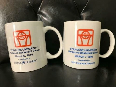 2 SYRACUSE BASKETBALL HARDWOOD DINNER COFFEE MUGS JIM BOEHEIM     BRAND NEW Cover