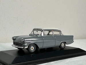 Minichamps Opel Rekord P1 berlina 1958 - 1960 1:43 grigio MIN 043202 IMBALLO ORIGINALE - Foto 1 di 11