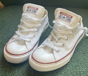 Converse Shoes Youth 2.5 Chuck Taylor AllStar Ox Jr Cap Toe Sneakers 3J256 White - Picture 1 of 12