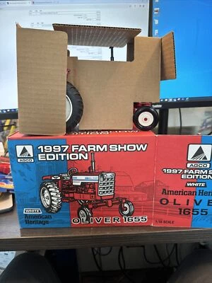 Tractor Oliver blanco 1655 delantero ancho Ertl 1:16 nuevo en caja Heritage Farm Show 1997  Foto 1 de 4