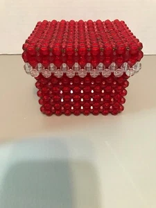 Handgefertigte rote funkelnde Perlen quadratische Schmuckschatulle  - Bild 1 von 3