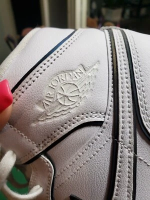 Tamanho 8.5 - Air Jordan 1 SE acabamento iridescente médio com - Imagem 1 de 4