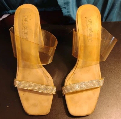 Mulas desnudas Cape Robbin con correa de estrás Foto 1 de 4