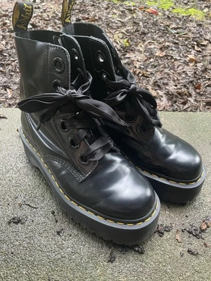 Dr Martens Molly Boots Womens Size 8 Black Patent Leather Platform Lace Up Shoes - Image 1 of 4