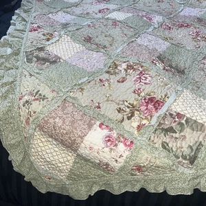 Vintage Laura Ashley Q Tagesdecke Rüschen Garten grün gesteppt Blumen Vintage Landhaus Bauernhof - Bild 1 von 10