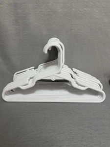 Baby Toddler Children’s Plastic Clothing Hangers ~ White ~ Set Of 18 - Picture 1 of 3