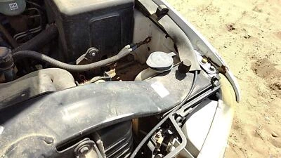 99-07 Silverado 2500 Hd Windshield Washer Fluid Reservoir With Pump Wiper Tank - Image 1 of 4