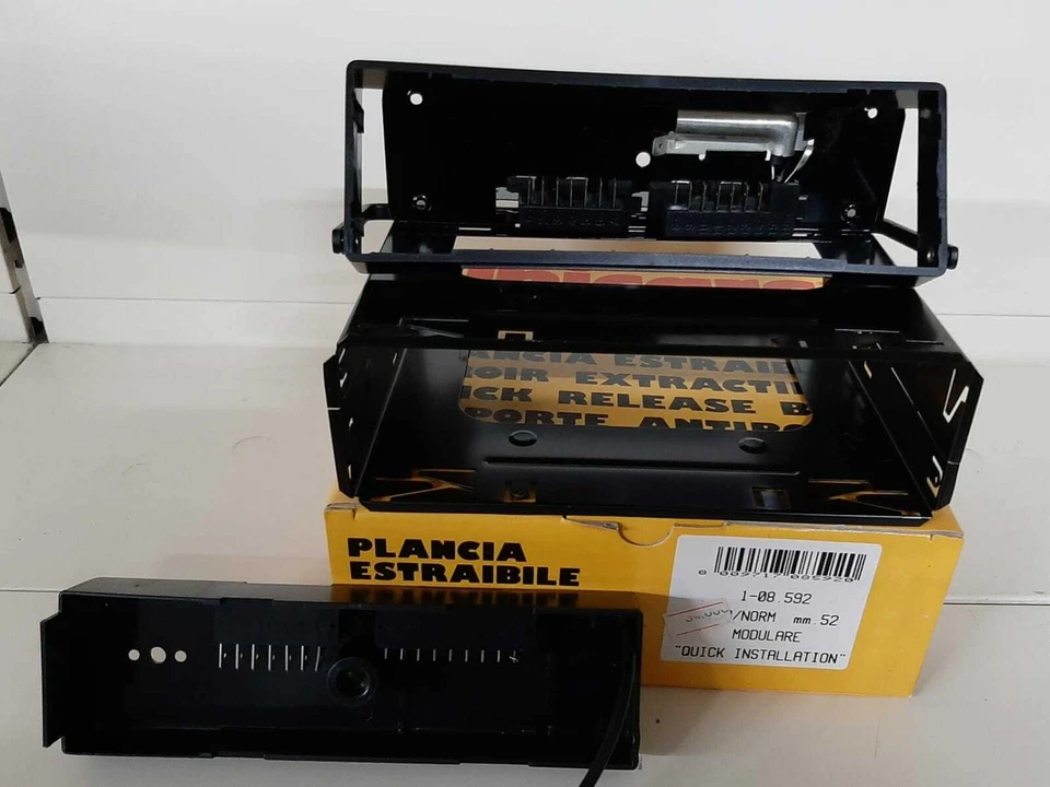 Unicars Plancia per Autoradio Anni '90 Frontale Aperto Nuova  - Immagine 1 di 1