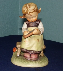 Rare Hummel Goebel Figurine #367 BUSY STUDENT 4.5" Tall TMK6 Girl w/Chalkboard - Picture 1 of 6