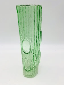 Jarrón de vidrio verde con textura de vidrio artístico de corteza de árbol 10” moderno de mediados de siglo - Imagen 1 de 12
