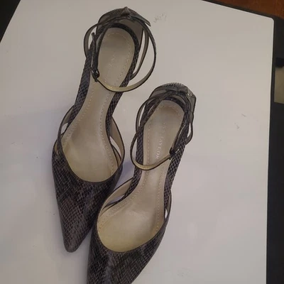 Tacones para mujer Ann Taylor talla 7M cuero negro punta puntiaguda Foto 1 de 3