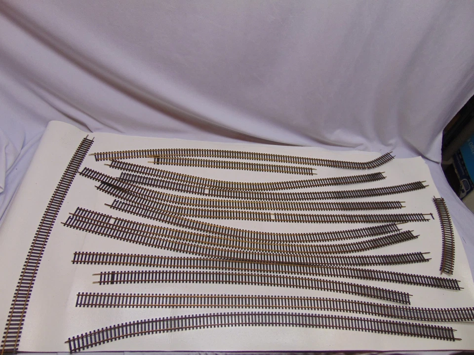 Lot of Vintage 15 Atlas Train Track Flex Tracks bends curves 35" D ,4,260,104 - Image 1 of 4