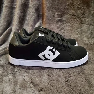 Men's DC Striker Two XL Size 9.5 Black Suede Skateboarding Black Shoes - Picture 1 of 13