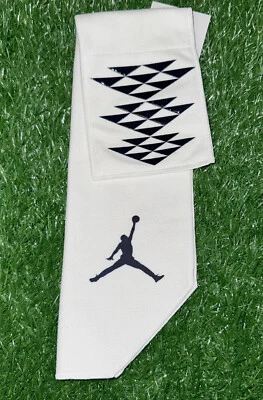Toalla de fútbol de microfibra Dri-Fit emitida por el equipo Nike Air Jordan blanca azul marino Foto 1 de 4