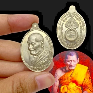 Phra Luang Pu Maha Sila Sirichanto LP Sila Good Luck Coin gold color Thai Amulet - Picture 1 of 4