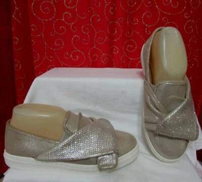 ZAPATILLAS VINCE CAMUTO BARITA PLATINO TALLA 6.5/36.5 ACABADO DESLUMBRANTE GAMUZA NUDO ACANALADO Foto 1 de 4