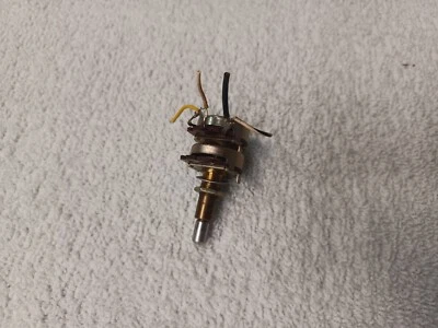 POTENCIÔMETRO INTERRUPTOR CARRETEL A CARRETEL TEAC A 7300 100K - Imagem 1 de 3