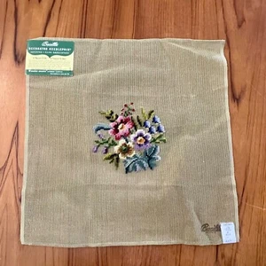 Vintage Bucilla handbestickt Dekorateur Nadelspitze Blumen 18x18 Stuhl Polster - Bild 1 von 5