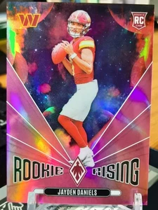 Jayden Daniels 2024 Panini Phoenix Rookie Rising Pink RC /80 #RR-JDS Commanders - Bild 1 von 5