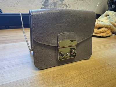 Bolso Bandolera Furla Italia Metropolis Mini Cuero Gris Bolso sin asas Cartera Correa Dorada Foto 1 de 4