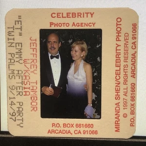 JEFFREY TAMBOR con moglie ET Emmy After Party @ Twin Palms di Miranda Shen L13 - Foto 1 di 5