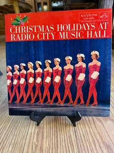 RCA VICTOR CHRISTMAS HOLIDAYS AT RADIO CITY MUSIC HALL LOP-1010 SLEEVE ONLY - Foto 1 di 3