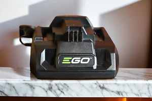 Cargador de velocidad EGO POWER+ 56V CH3200 iones de litio 320W - Imagen 1 de 4