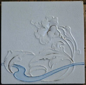 ENGLAND - ANTIQUE ART NOUVEAU MAJOLICA TILE C1900 - Picture 1 of 3