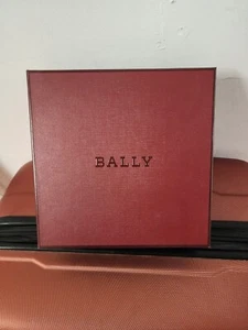 Bally Empty Box color Red - Dimension 8.5 in x 8.5 in x 2.5 in - Picture 1 of 3