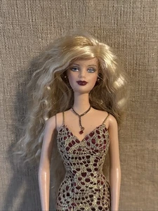 Mattel JAMES BOND 007 BARBIE 2002 - Foto 1 di 9