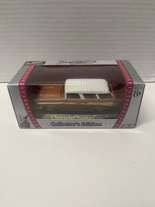 Chevrolet Nomad 1957 1:43 Die Cast malva 1957 Road Signature con techo blanco - Imagen 1 de 3