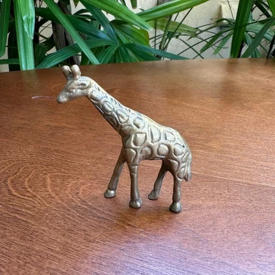 Estatuilla de jirafa de latón vintage de 4 pulgadas de alto Foto 1 de 4