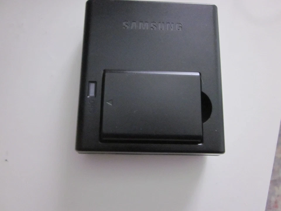 Samsung Battery Ladegerät BC 1310B - Bild 1 von 4