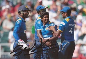 SRI LANKA: LAKSHAN SANDAKAN SIGNED 6x4 ODI ACTION PHOTO+COA - Picture 1 of 1