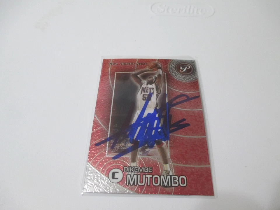 Tarjeta de baloncesto autografiada 2002 Topps Dikembe Mutombo New Jersey Nets Foto 1 de 2